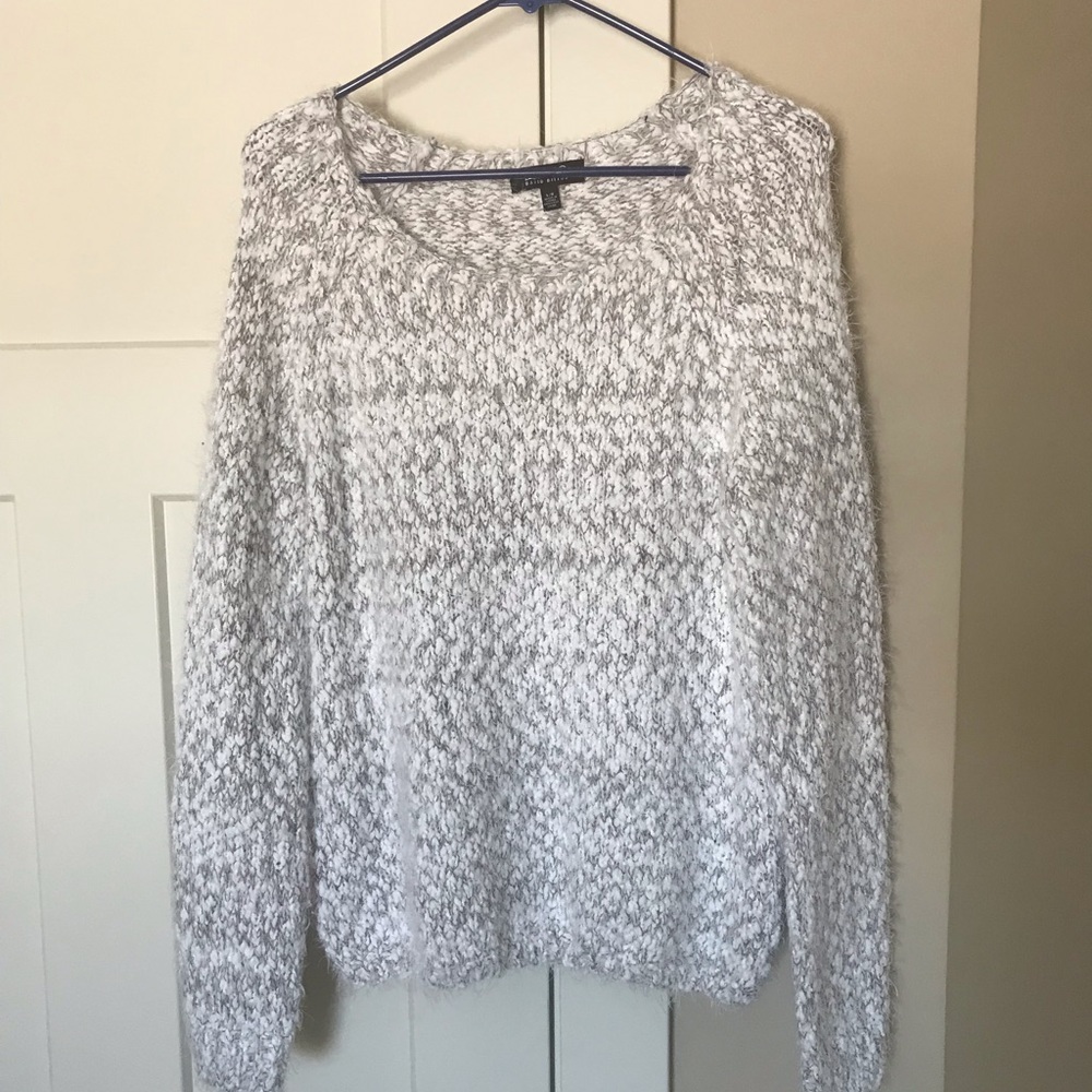Casual fuzzy sweater with stretch